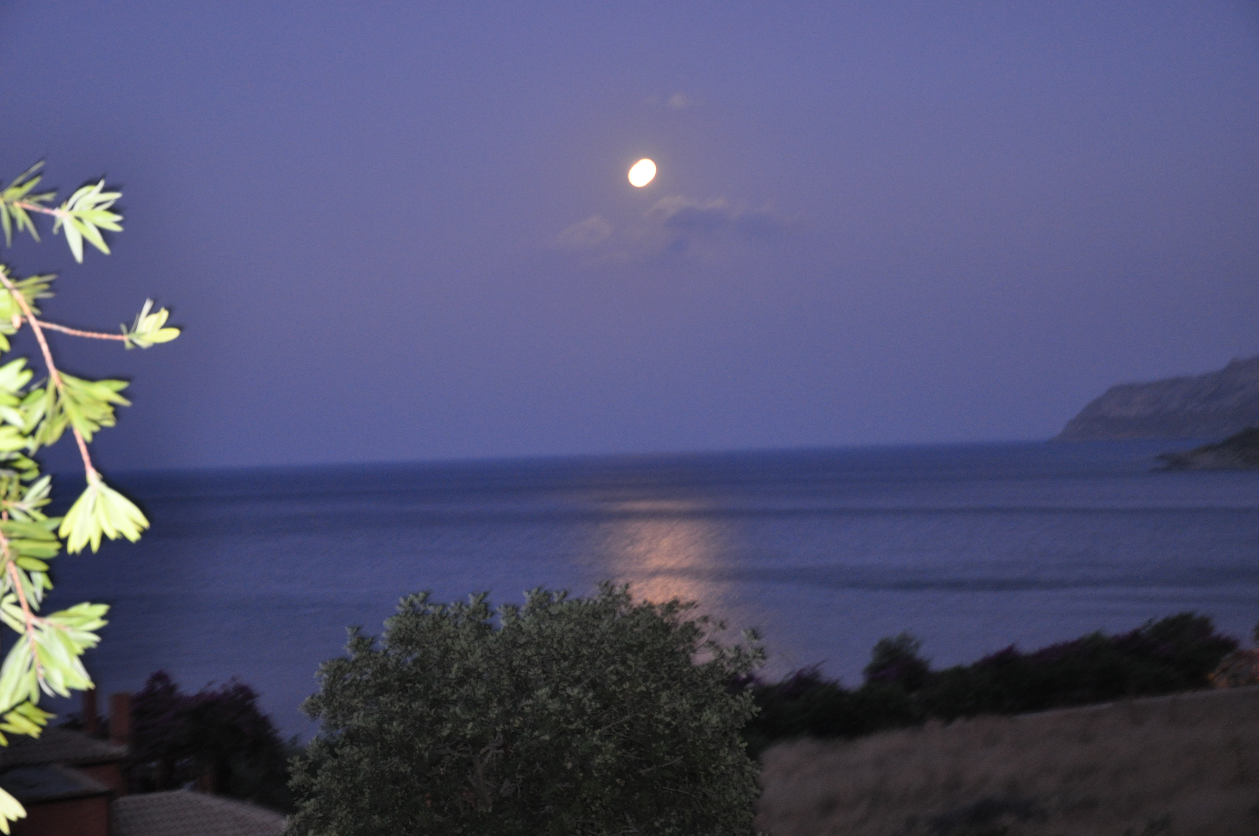 Αυγουστιάτικο φεγγάρι